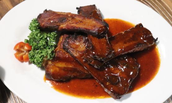 hamburger, grilovan� rebr�, utopenci, hermel�n